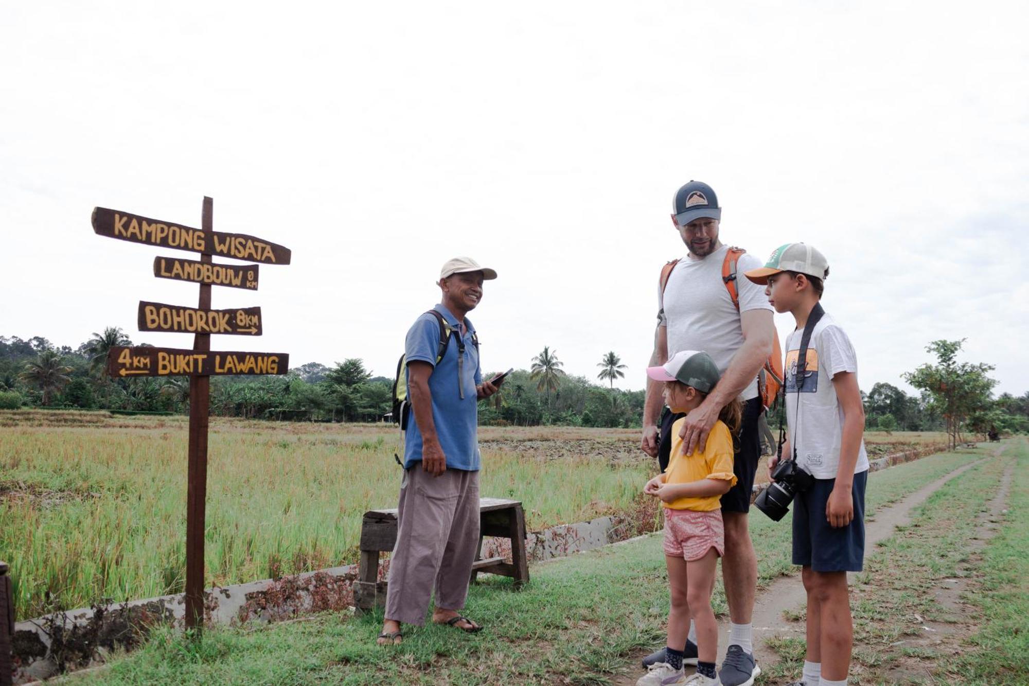 Ambow Homestay Jungle Trekking & Village Tour Bukit Lawang Luaran gambar